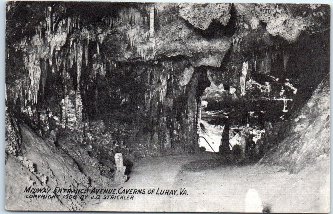 Postcard - Midway Entrance Avenue, Cavern of Luray, Virginia, USA