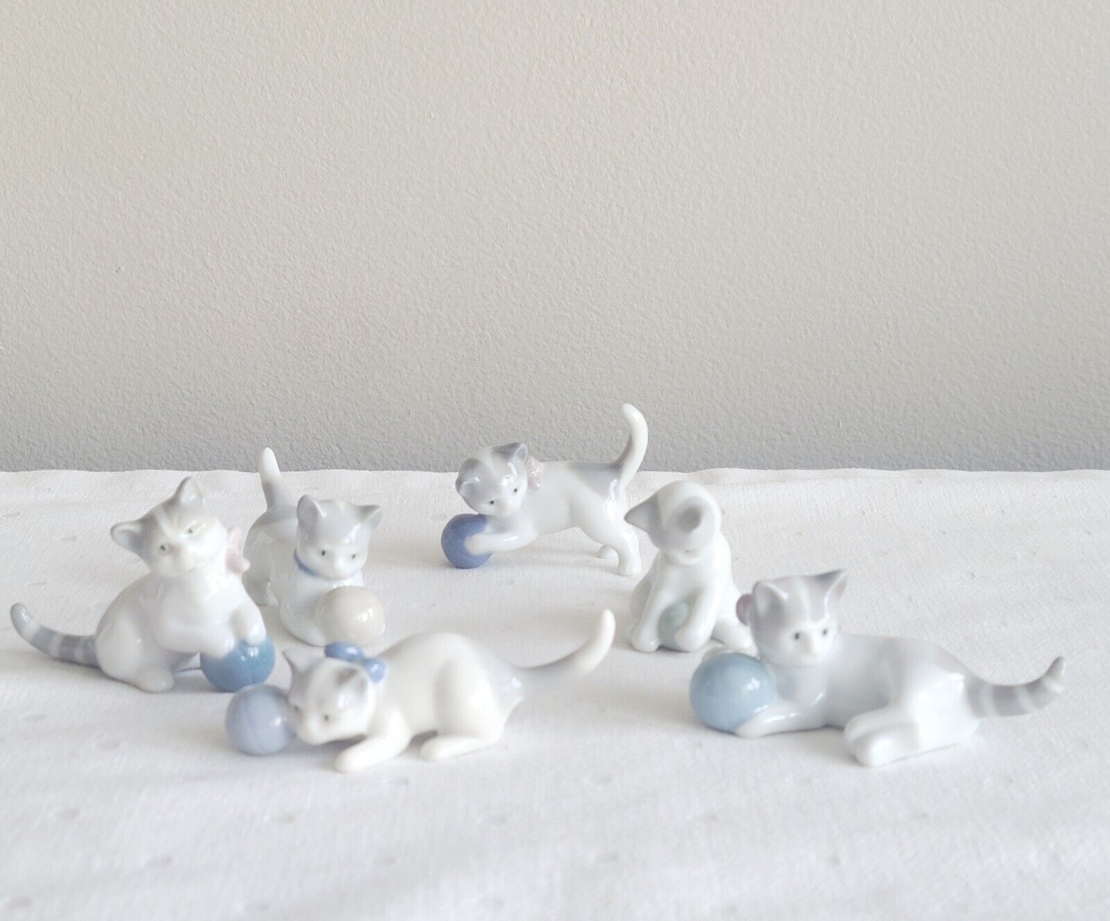 Vtg Metzler & Ortloff German Lot of 6 Fine Porcelain Gray White Cats Bow Yarn 