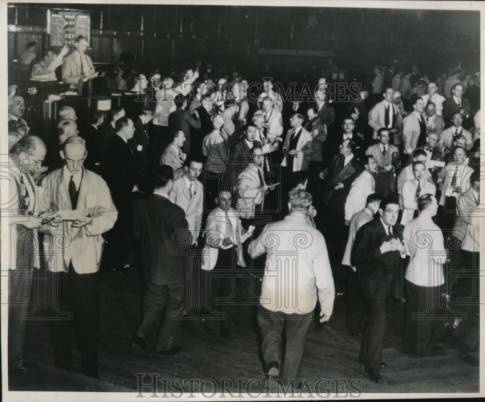 1948 Press Photo Chicago Board Of Trade Stock Traders