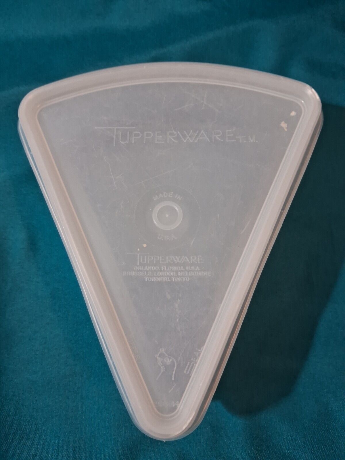 Vintage Tupperware Pizza Pie or Cake Saver. Clear w/Clear Tupper Seal Lid. GUC