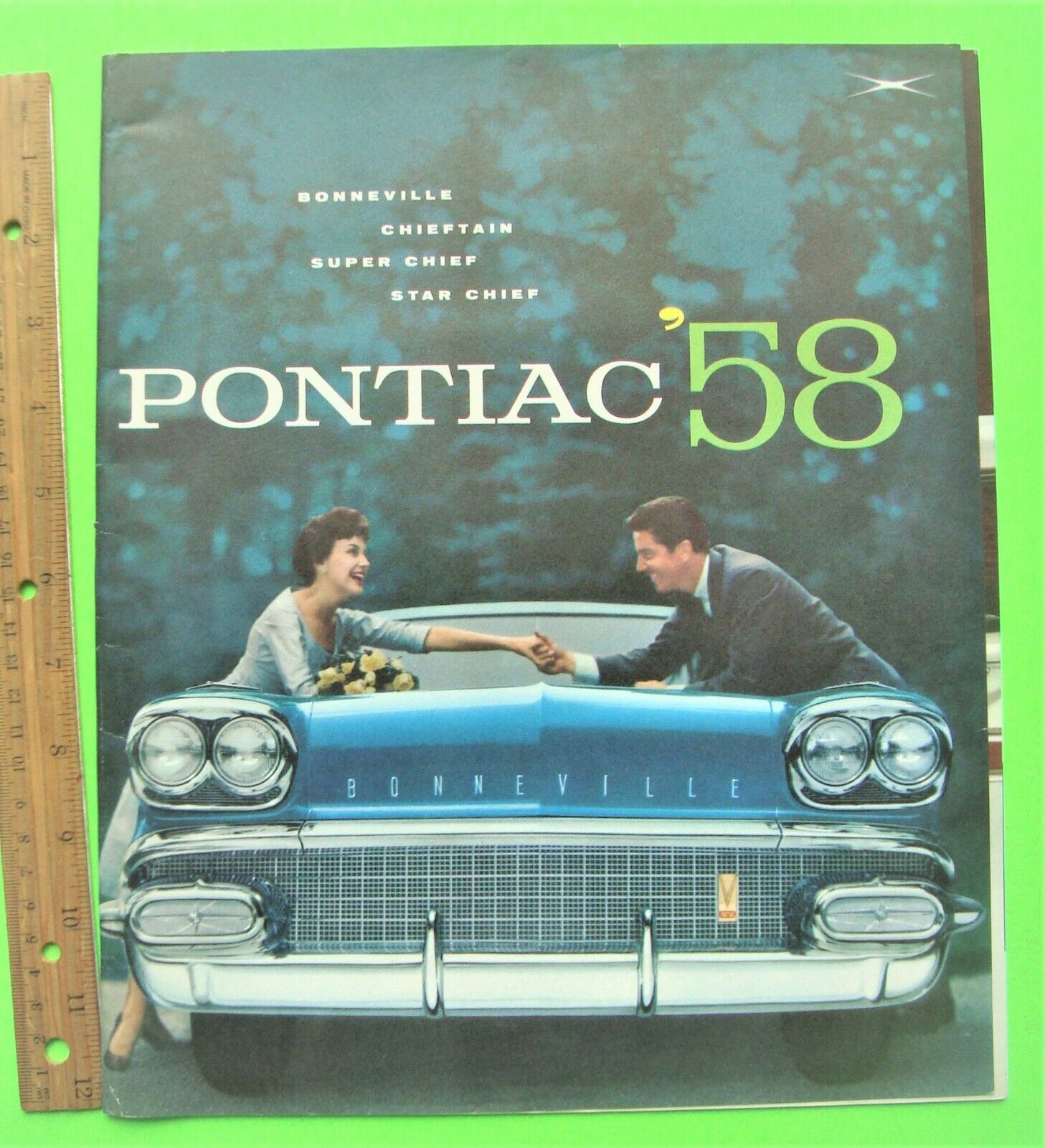 1958 PONTIAC GIANT PRESTIGE 28-pg COLOR BROCHURE Convertibles BONNEVILLE Wagons