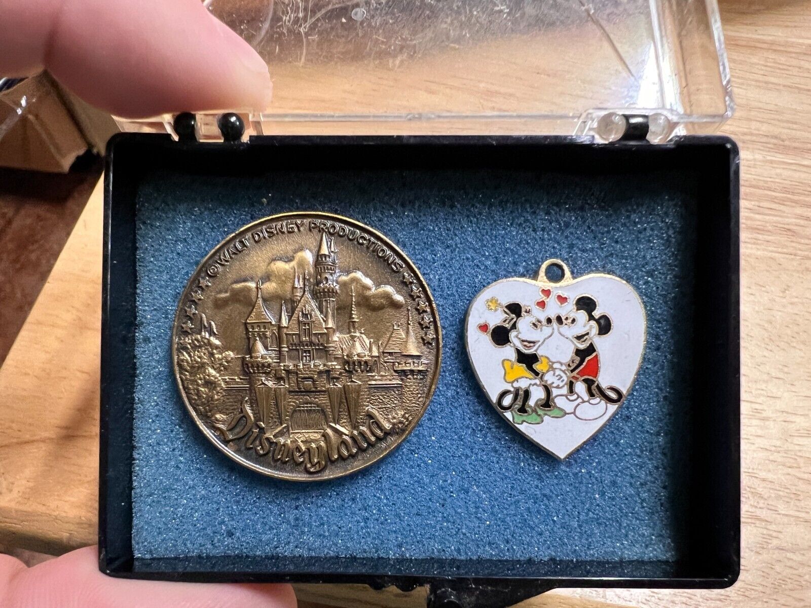 Lot of 2 Mickey & Minnie Mouse Pendant, DISNEYLAND Coin Token Medallion 4 LANDS