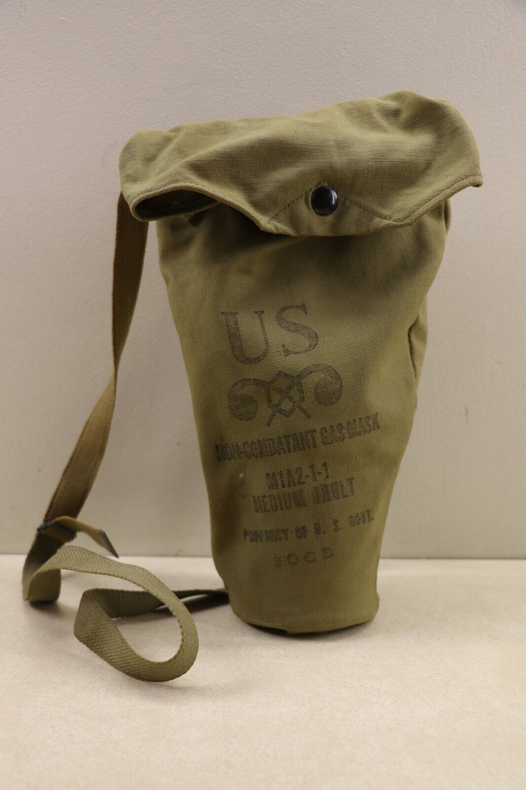 Original WW2 US Military Non-Combatant M1A2-1-1 Med Adult Gas Mask & Bag WWll