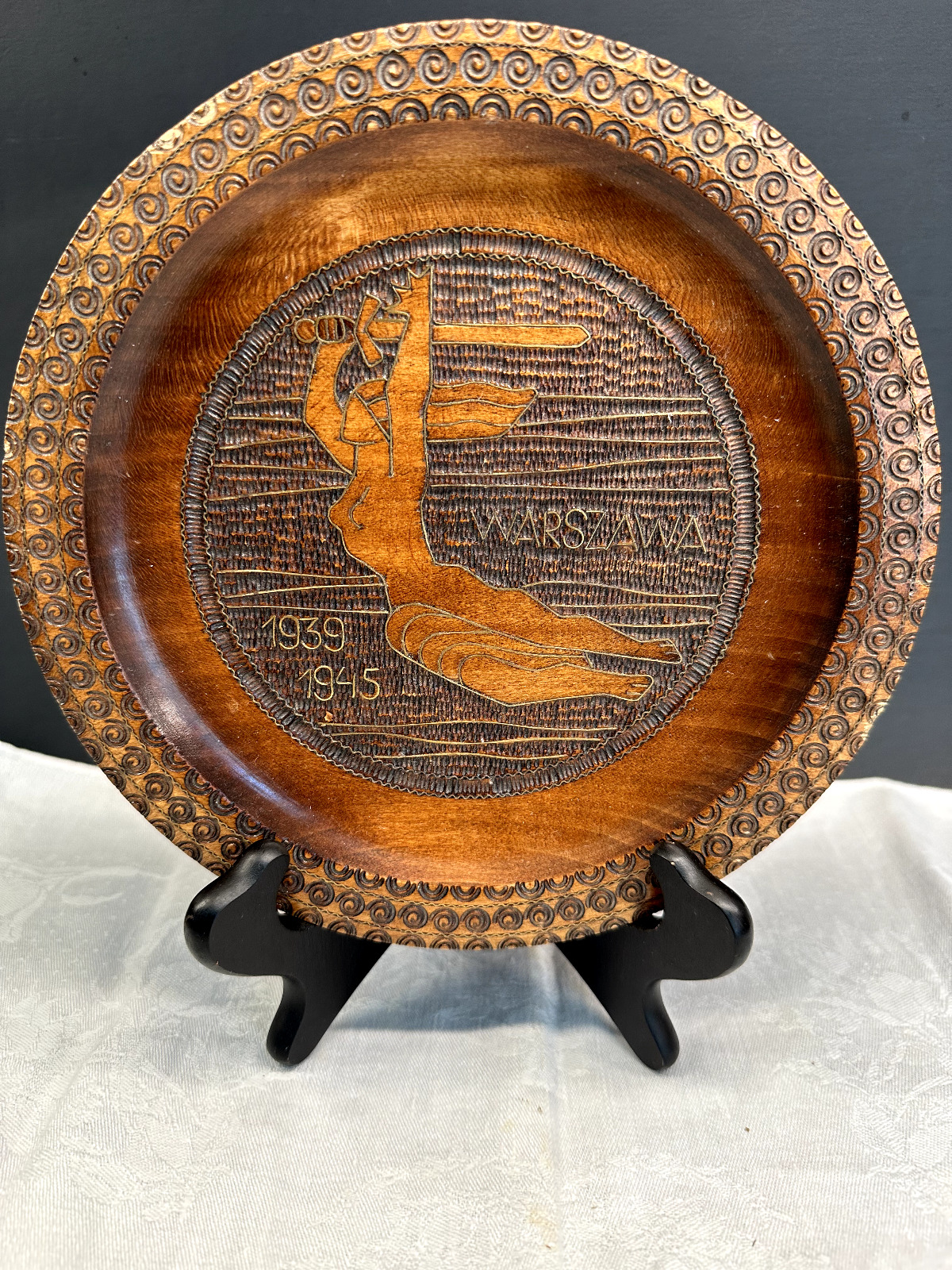 VTG Warszawa 1939 1945 - Features Warsaw  Nike - Hand Carved Wooden Plate