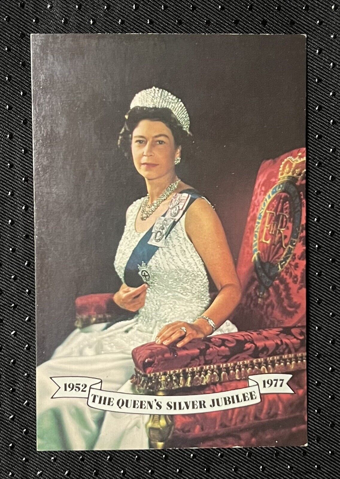 💌 Postcard, (1977 H.M. Queen Elizabeth II RIP) 👑 Silver Jubilee, Sealed 💌