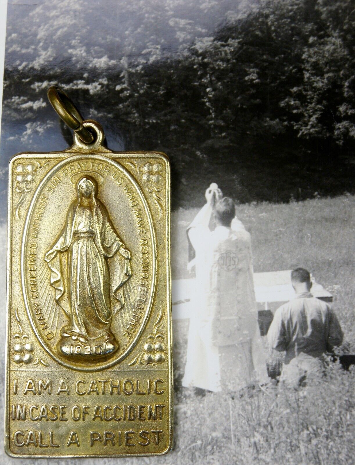CHAPLAIN WWII VINTAGE PICTURE DOG TAG CHAIN CATHOLIC MIRACULOUS MEDAL TRENCH ART