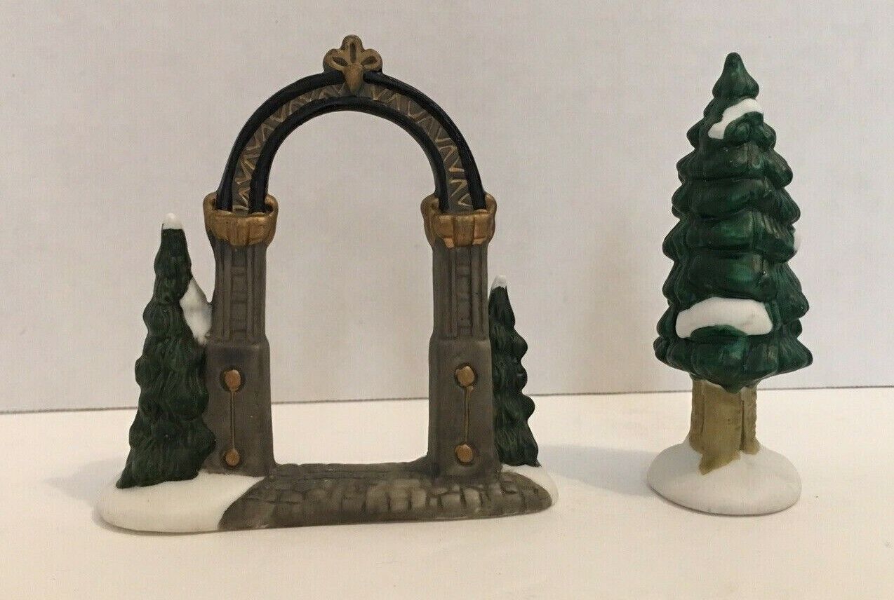 Entrance Arch and Tree with Snow Christmas/holiday Display Accessories