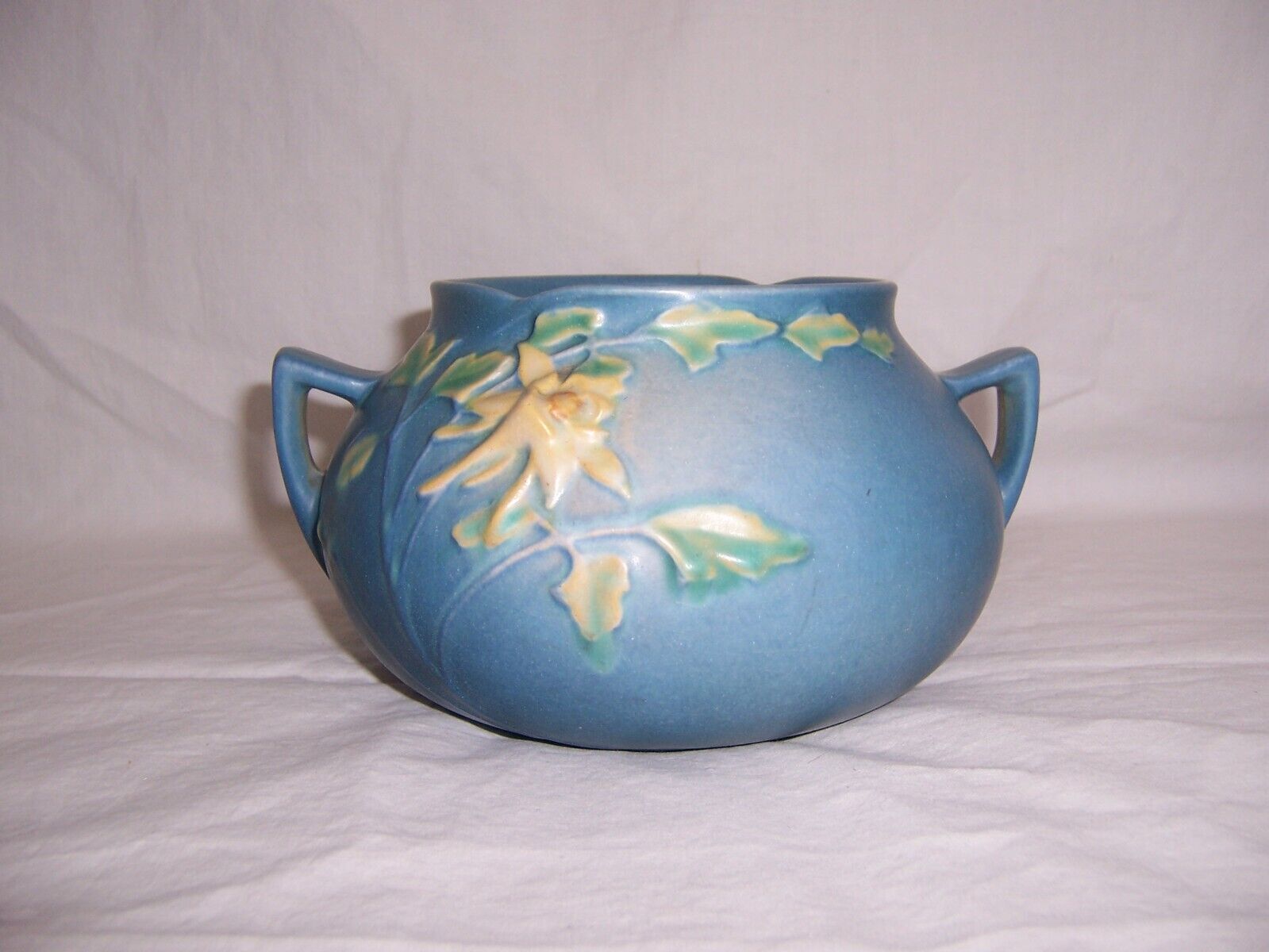 Vintage ROSEVILLE Pottery Columbine Blue Vase No. 399-4\