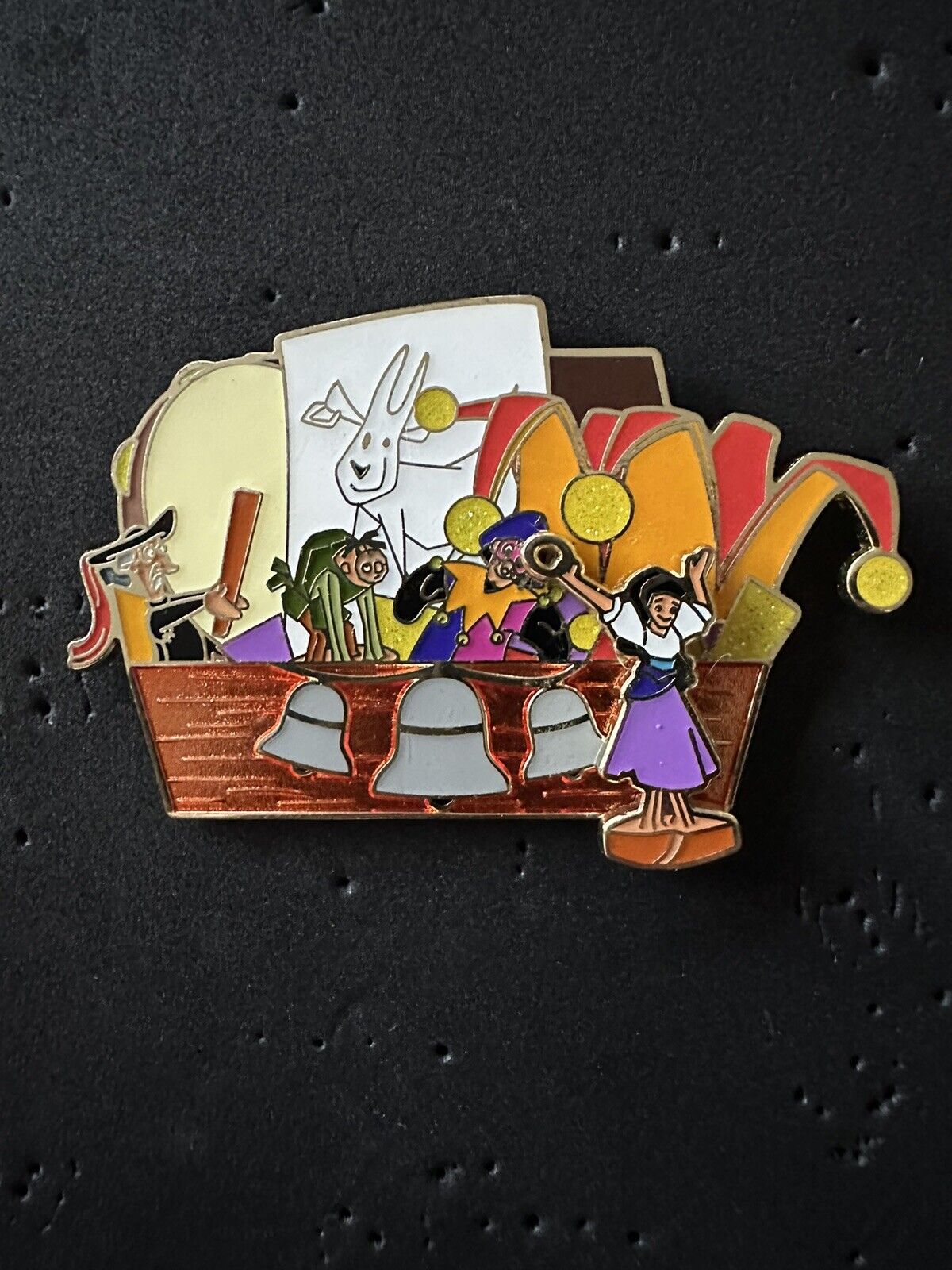 Hunchback of Notre Dame- Character Gift Box LE 2250 Disney Pin