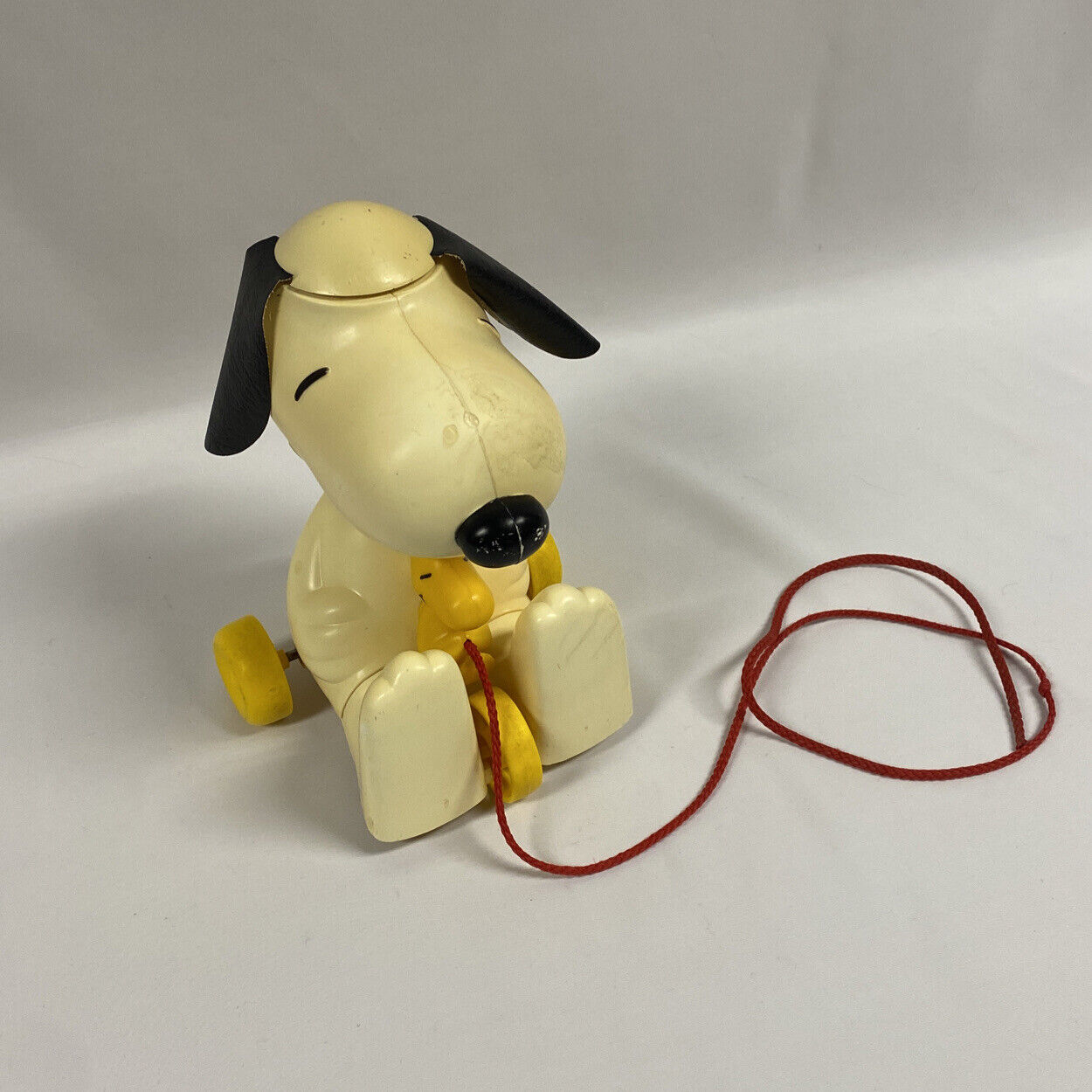 SNOOPY WHIRLY PULL STRING PLASTIC TOY MADE 1972 BY HASBRO 7.5\