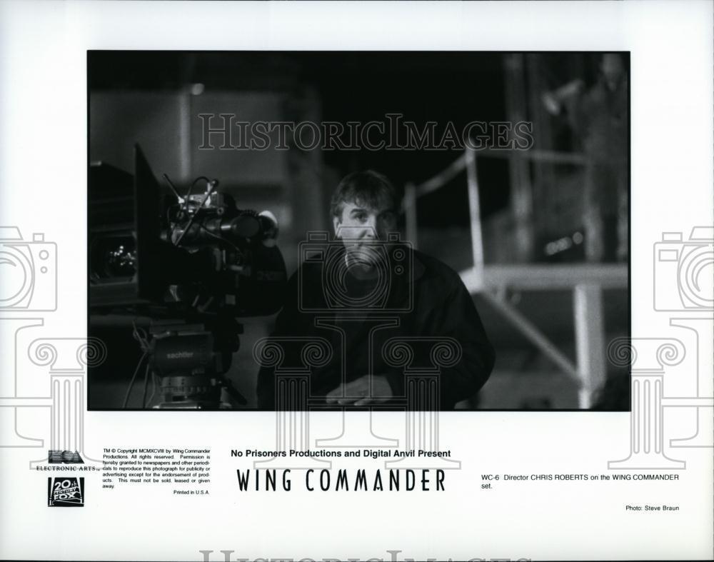 1998 Press Photo Director Chris Roberts On Set Of Wing Commander Movie Film
