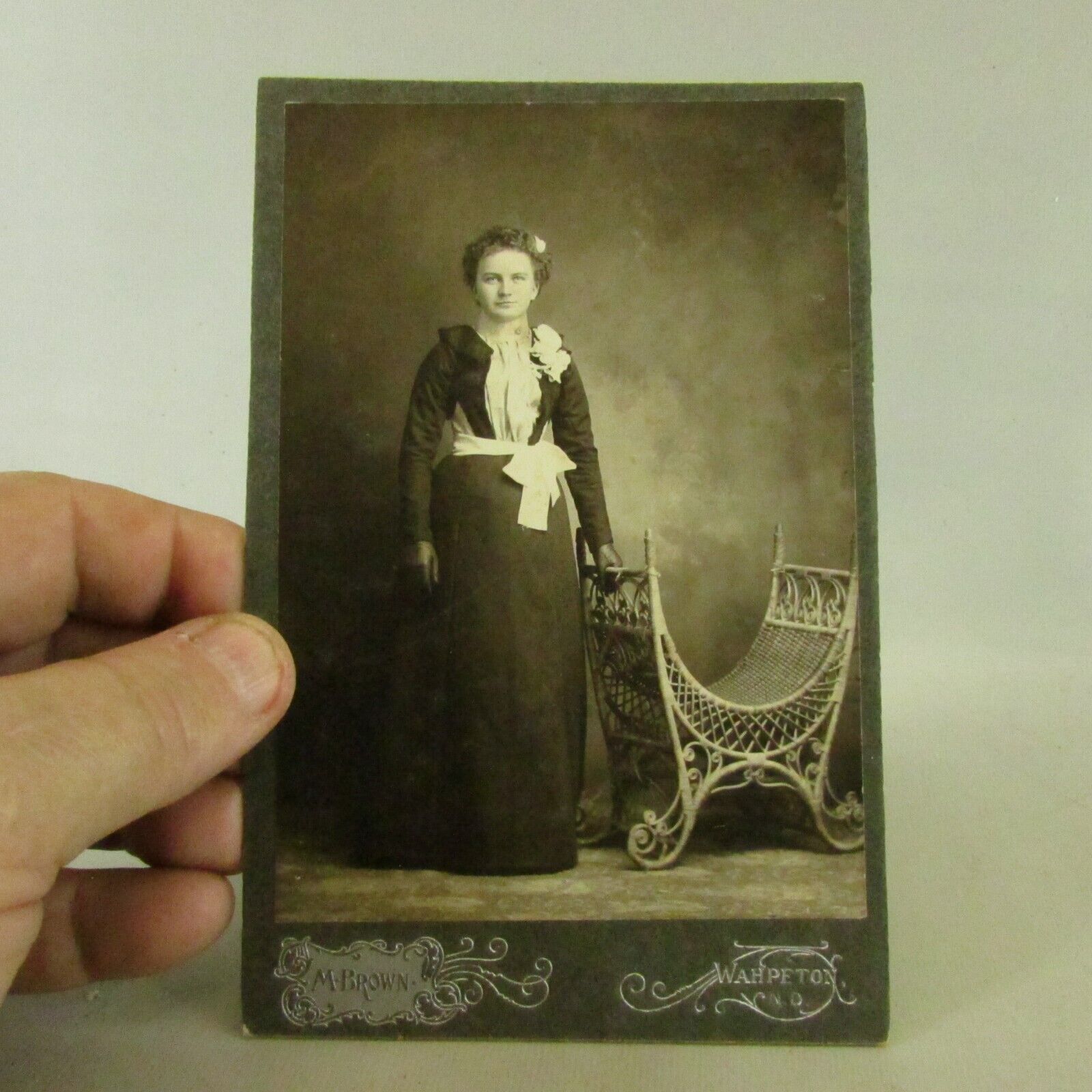 Cabinet Card Photo Photograph Lady Woman Wahpeton ND North Dakota M Brown