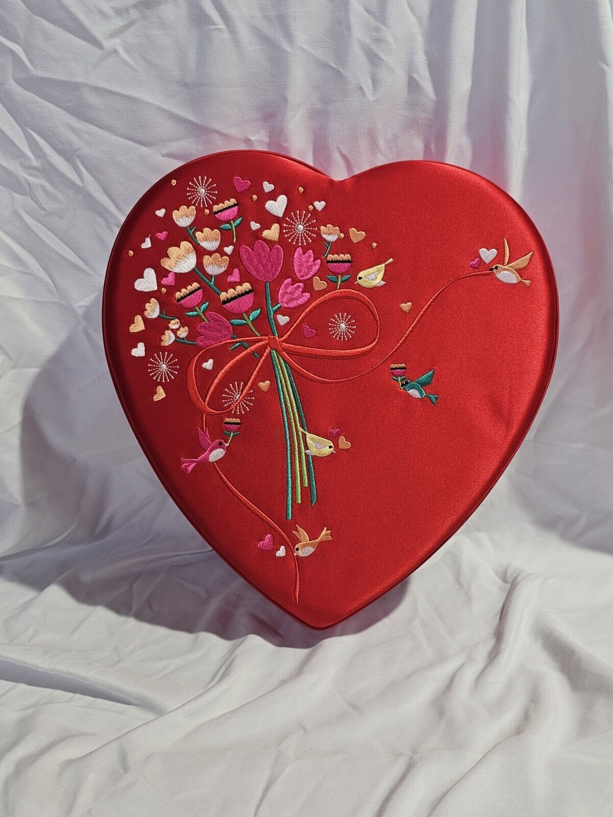 GODIVA Candy Box Padded Red Satin VINTAGE Kisses & Hearts Empty Box 12\