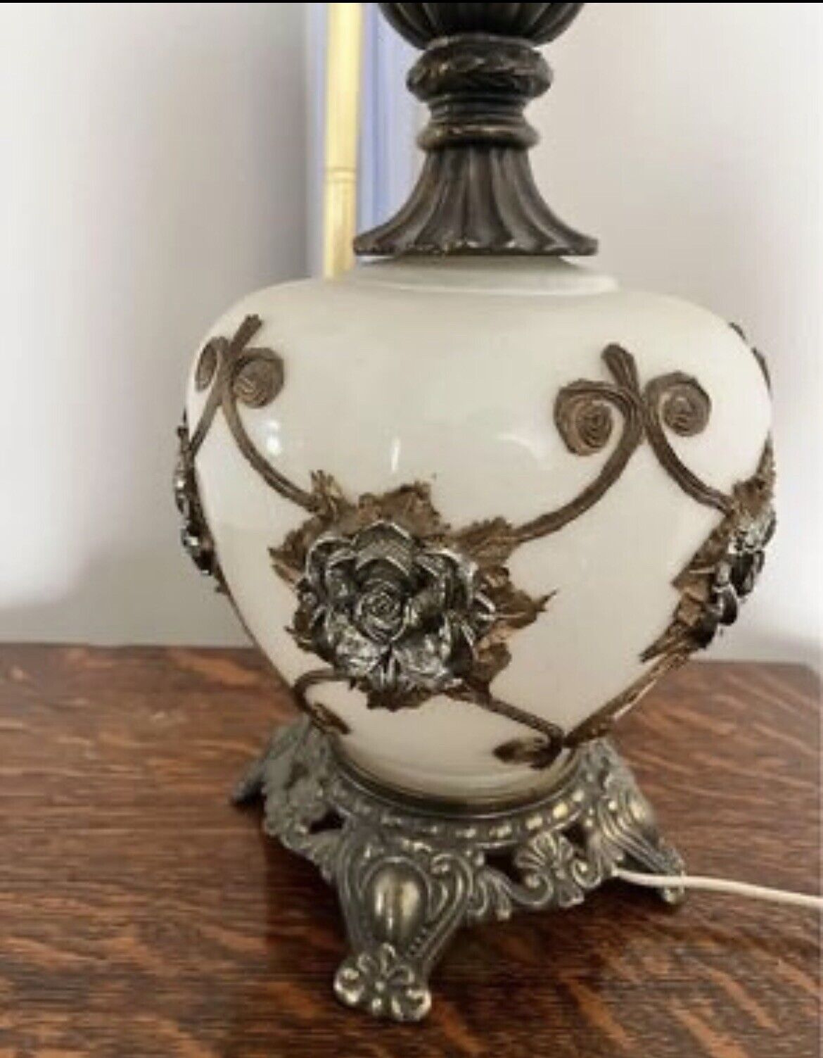 Vintage L&LWMC table lamp raised meteal flowers iridescent glass