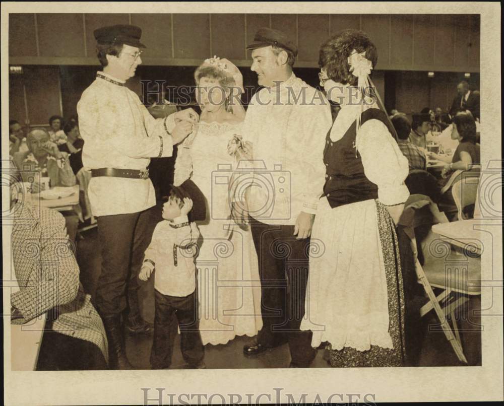 1979 Press Photo Germans from Russia Celebrate Oktoberfest Wedding - lrb40984