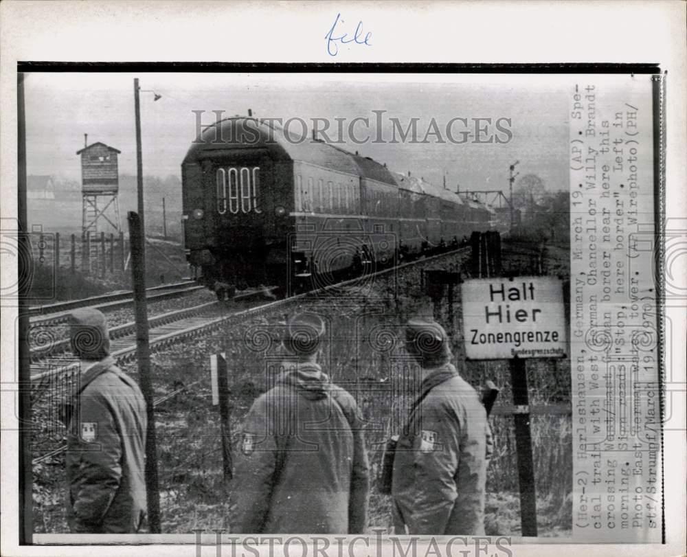 1970 Press Photo Train passes through West-East border in Herleshausen, Germany