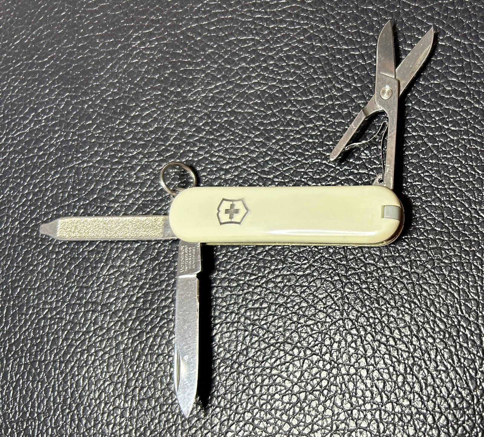 Victorinox CLASSIC SD Small Swiss Army Knife - White - 58mm