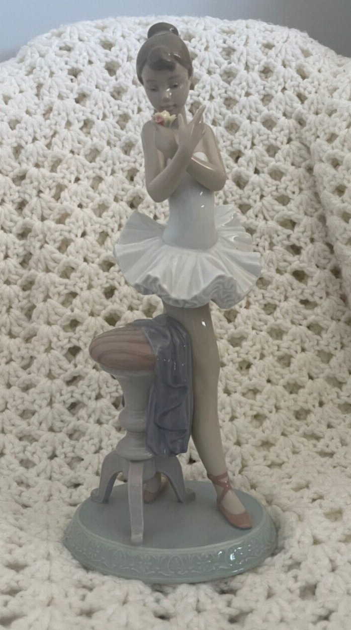 Lladro 7641 For A Perfect Performance Figurine