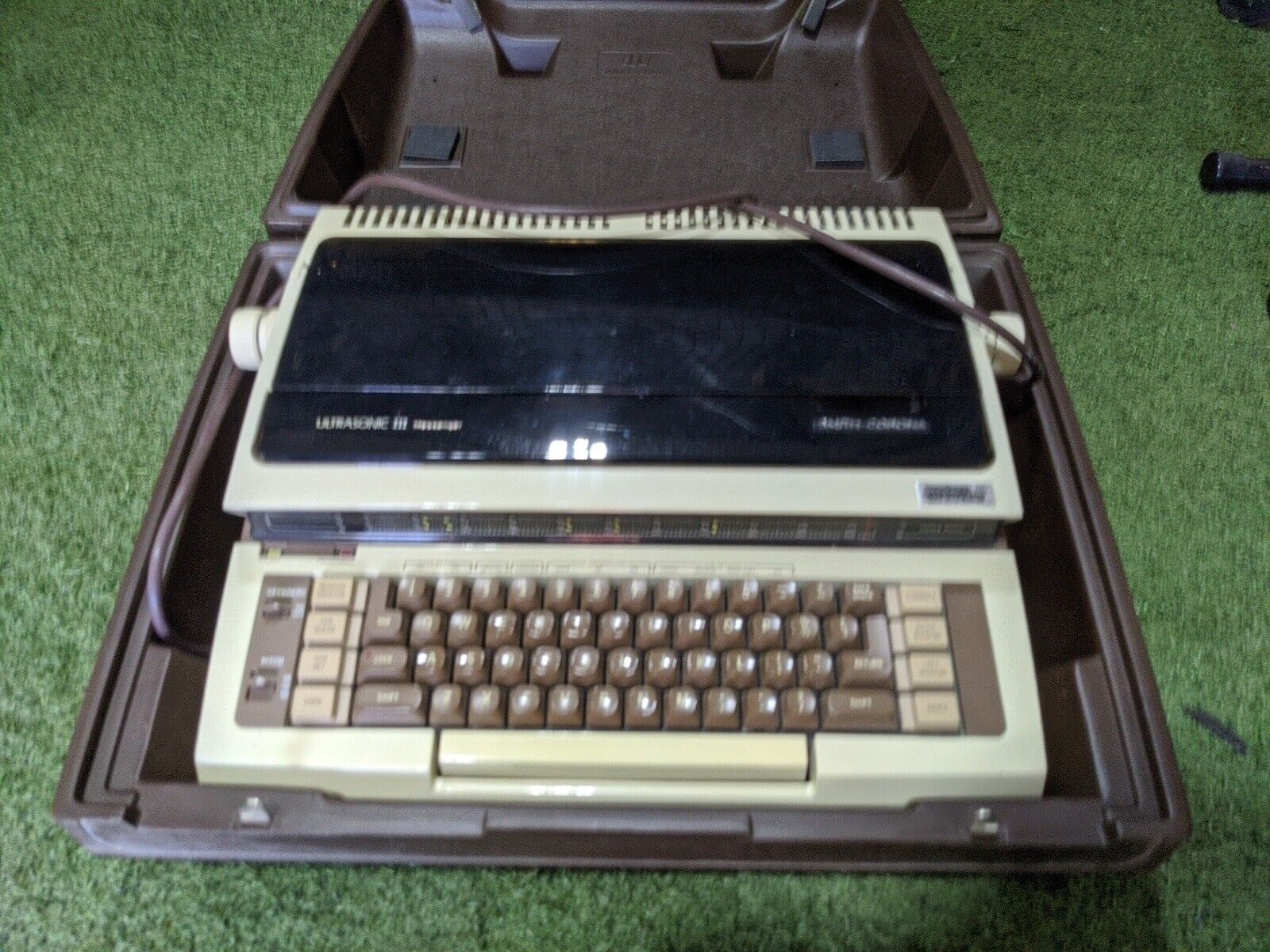 Vintage Electric Typewriter - Smith Corona Ultrasonic III Messenger - With Case