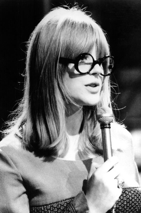 MARIANNE FAITHFULL CLASSIC 1960'S WITH GLASSES SINGING 24X36 POSTER