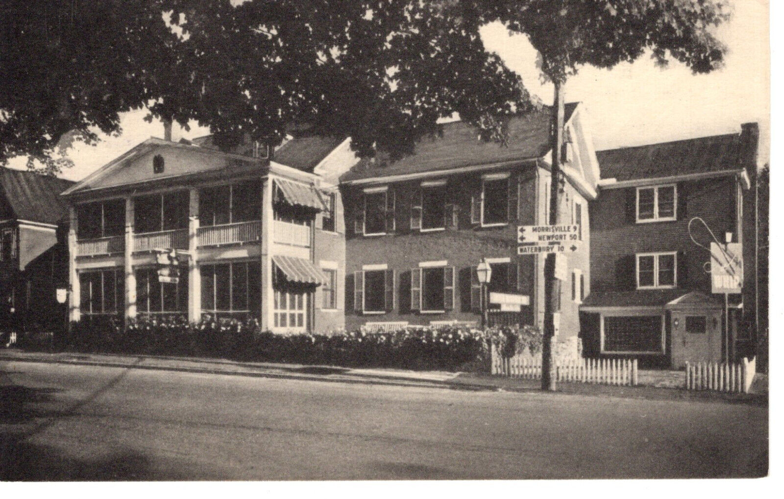 Vintage Postcard VT Stowe Green Mountain Inn and Motel c1968 -628