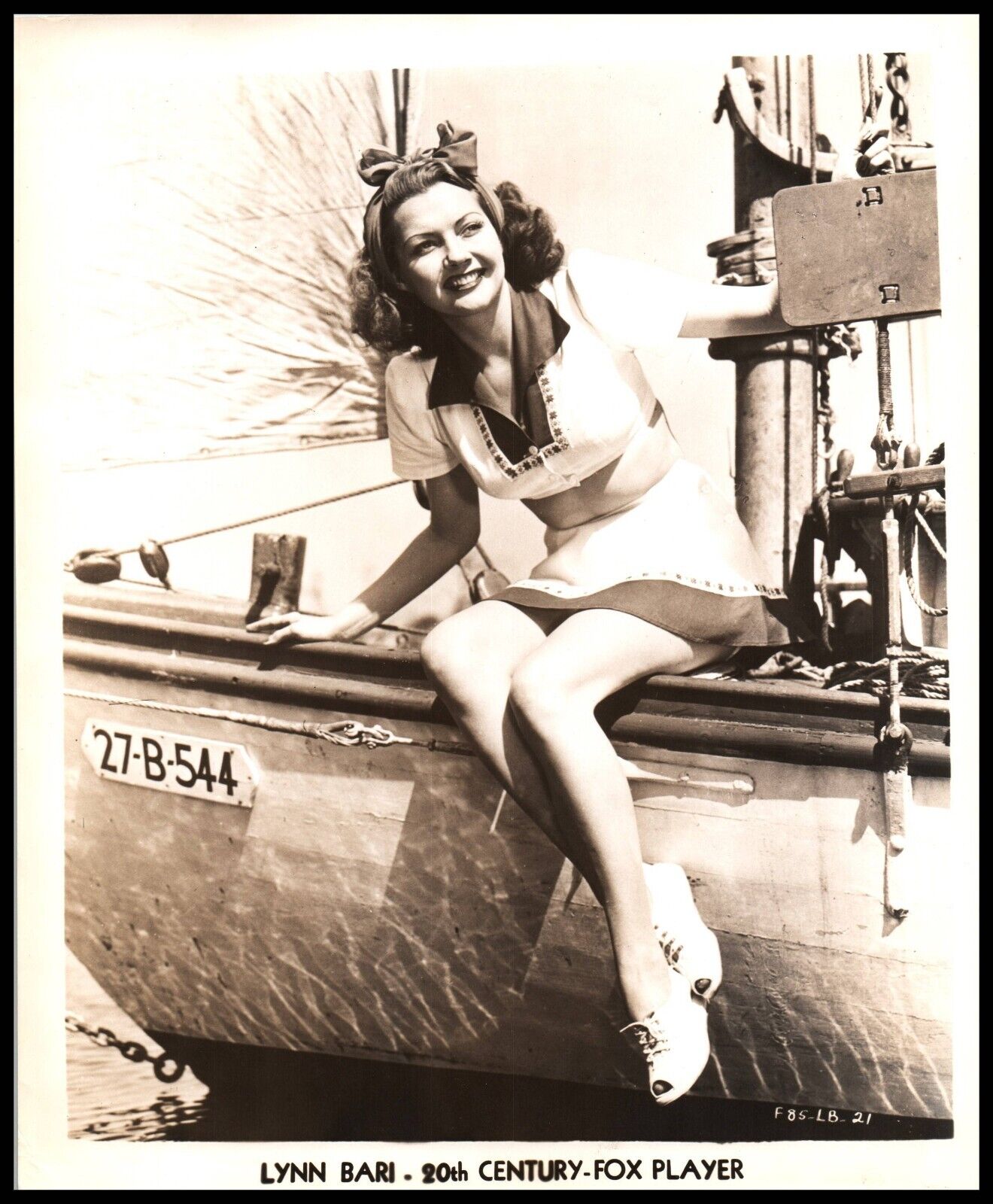 Hollywood Beauty LYNN BARI 1940s CHEESECAKE LEGS STUNNING PORTRAIT Photo 703