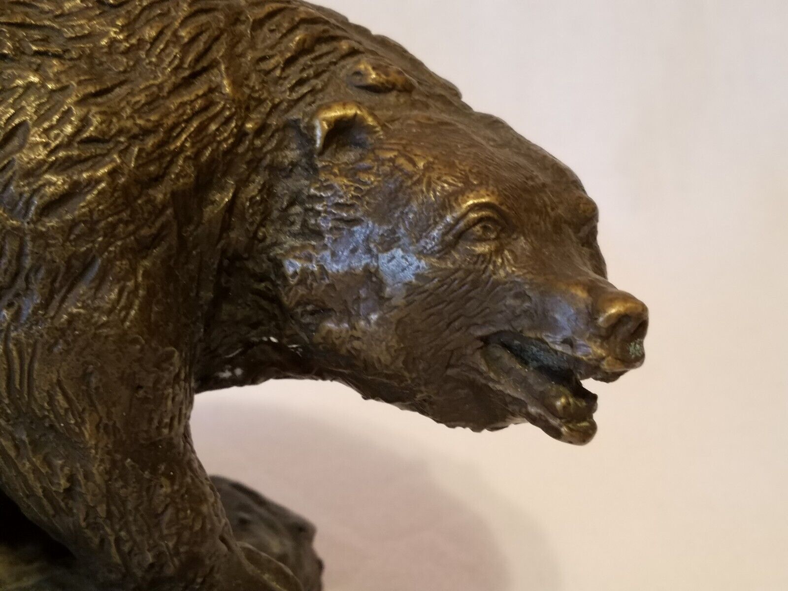 Bronze Electroplated Resin Grizzley Bear Figurine Statue - retail 85$