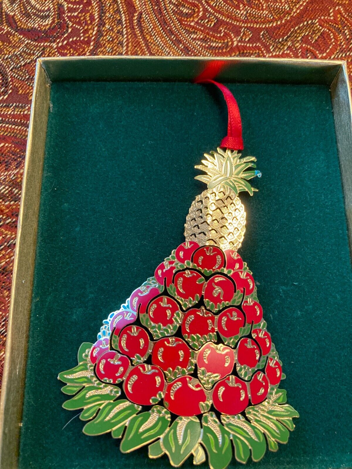 2001 Colonial Williamsburg 24K Gold Finish Ornament Apple Cone Pineapple w/ Box