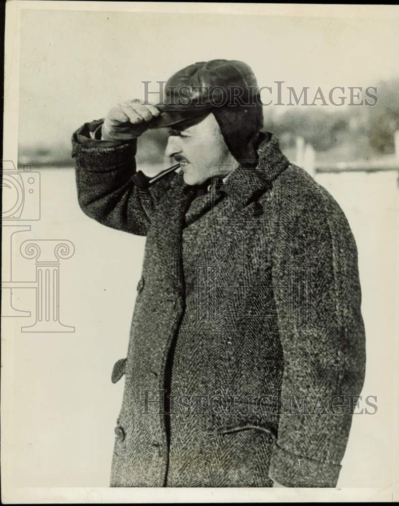 1932 Press Photo Captain Carl McQueen directs rescue of men trapped on Lake Erie