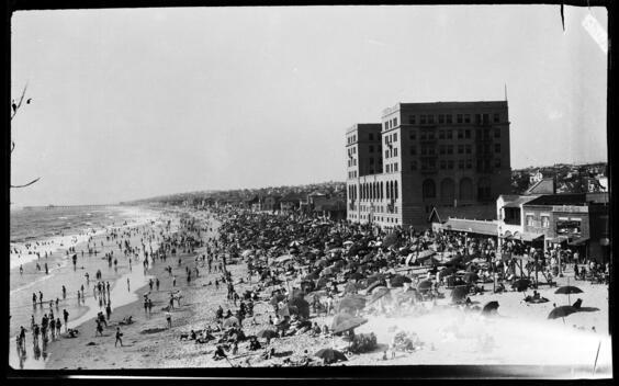 Beach-Goers Massed On The Santa Monica Shore California - Old Photo