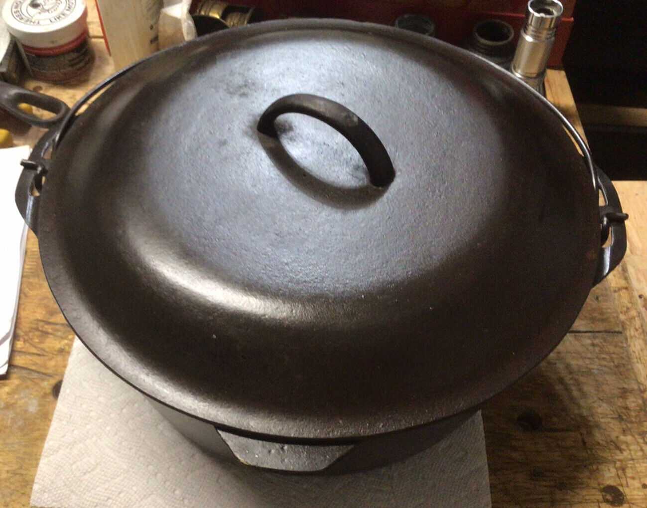 vintage cast iron #10 Dutch Oven with matching lid both unmarked & No Spin