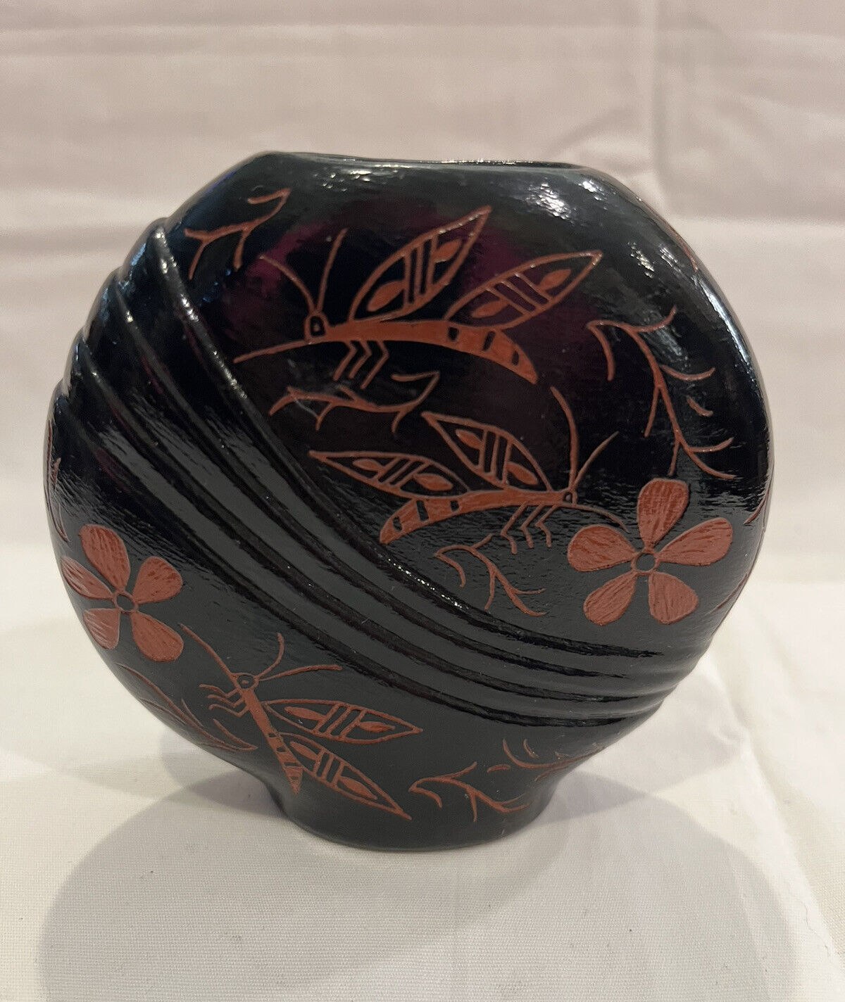 Vintage Black And Brown Signed ACOMA PUEBLO Carved Clay Pottery Vase 3.5\