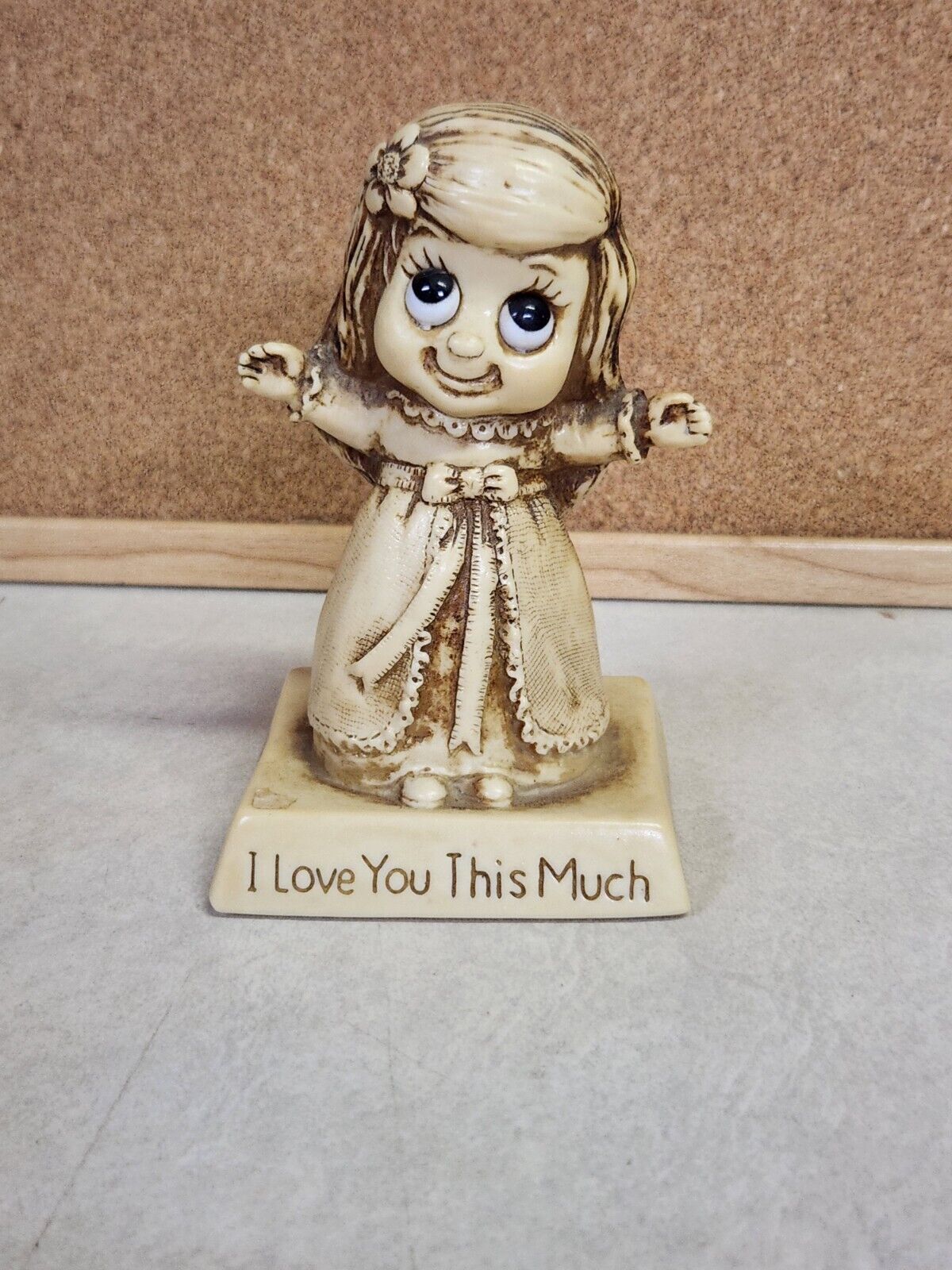 Vintage 1976 R & W Berries I Love You This Much Little Girl Statue