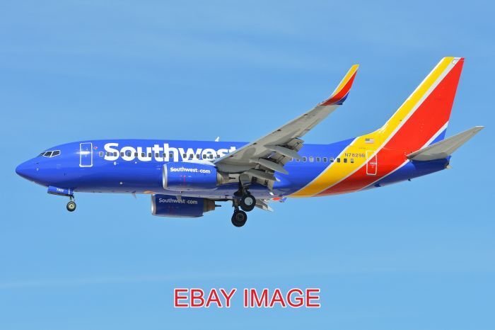 PHOTO  AEROPLANE BOEING 737-7CT(W) \'N7829B\' SOUTHWEST C/N 32751 L/N 1333. BUILT