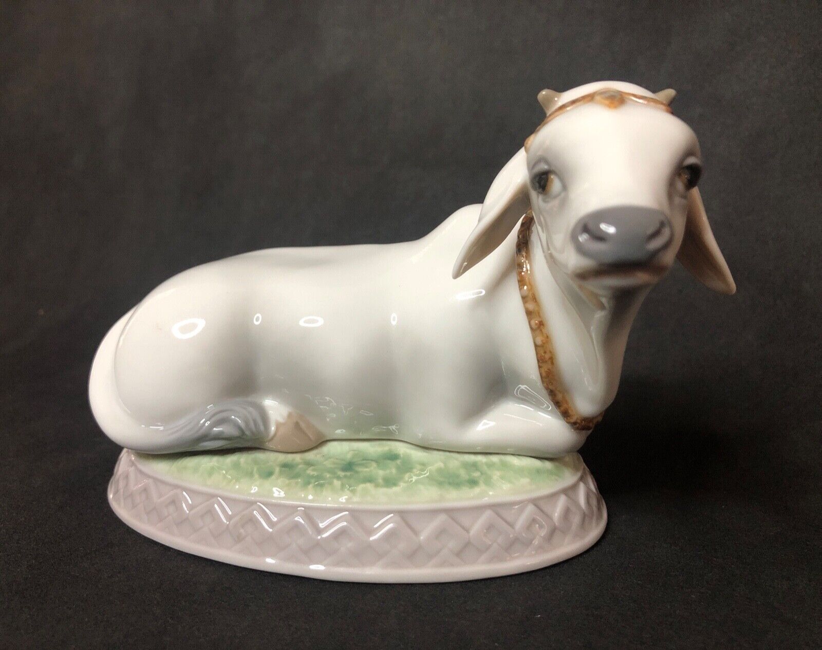 Lladro Sacred Cow Figurine #8123 Glossy Finish Excellent Condition