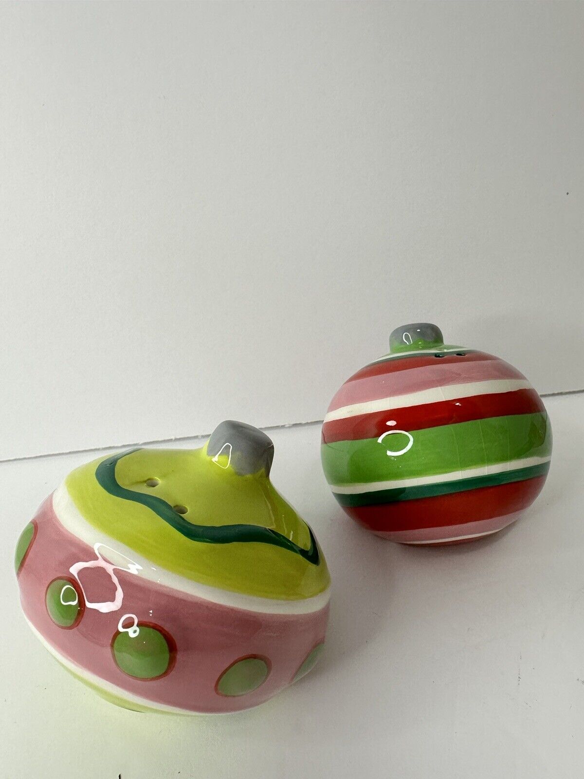 Set of 2 Christmas Ball Ornament Salt & Pepper Shaker Set Colorful Ceramic VGUC