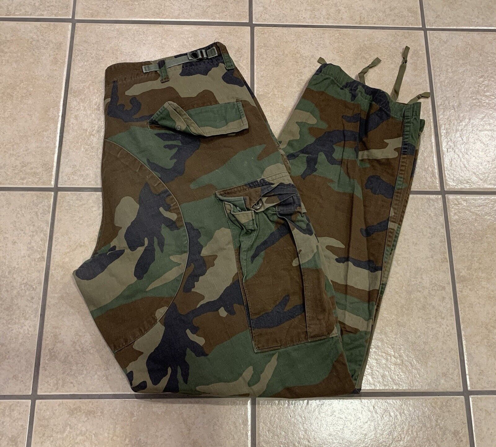 Men\'s Medium Regular US ARMY Military Woodland Camo Combat Cargo Trousers Pants