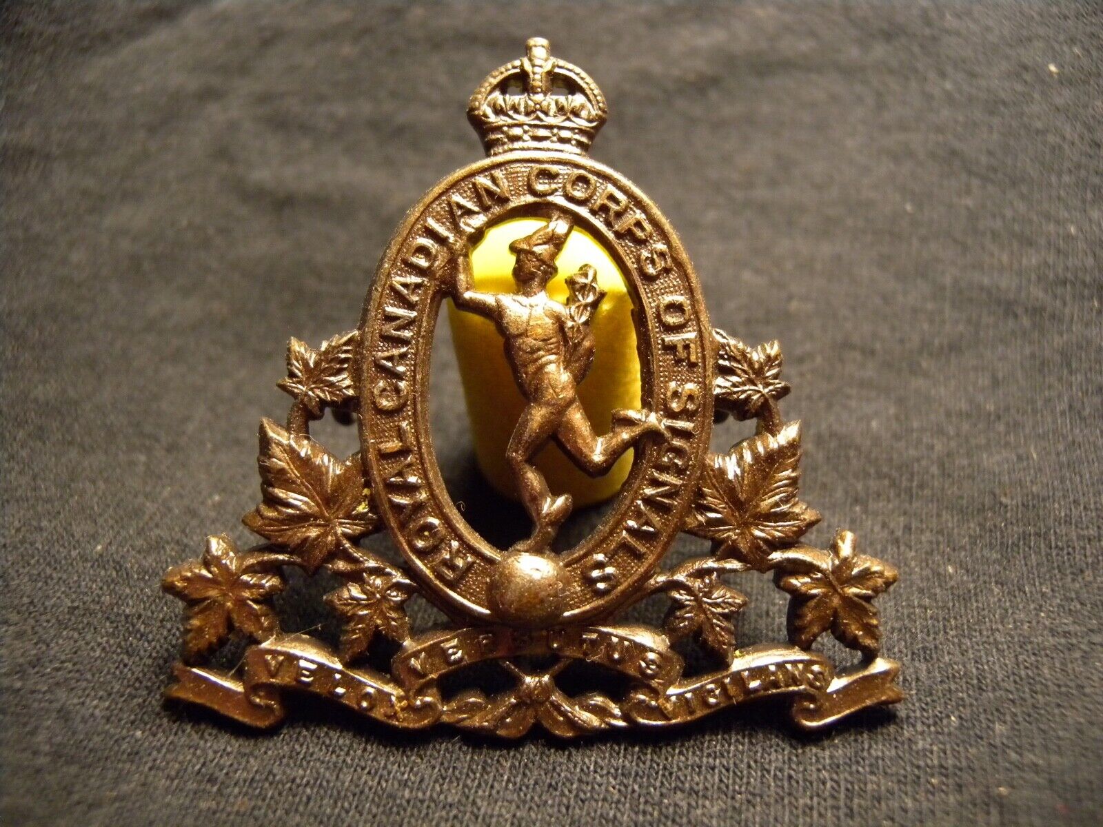 ROYAL CANADIAN CORPS of SIGNALS PRE WWII OFFICER CAP BADGE 1922 S4a RCCS BRONZE
