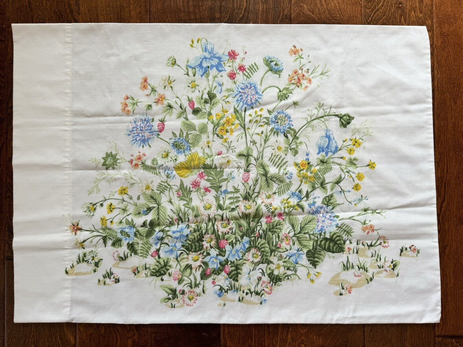 Set Of Two Vintage Pillowcases Floral Print