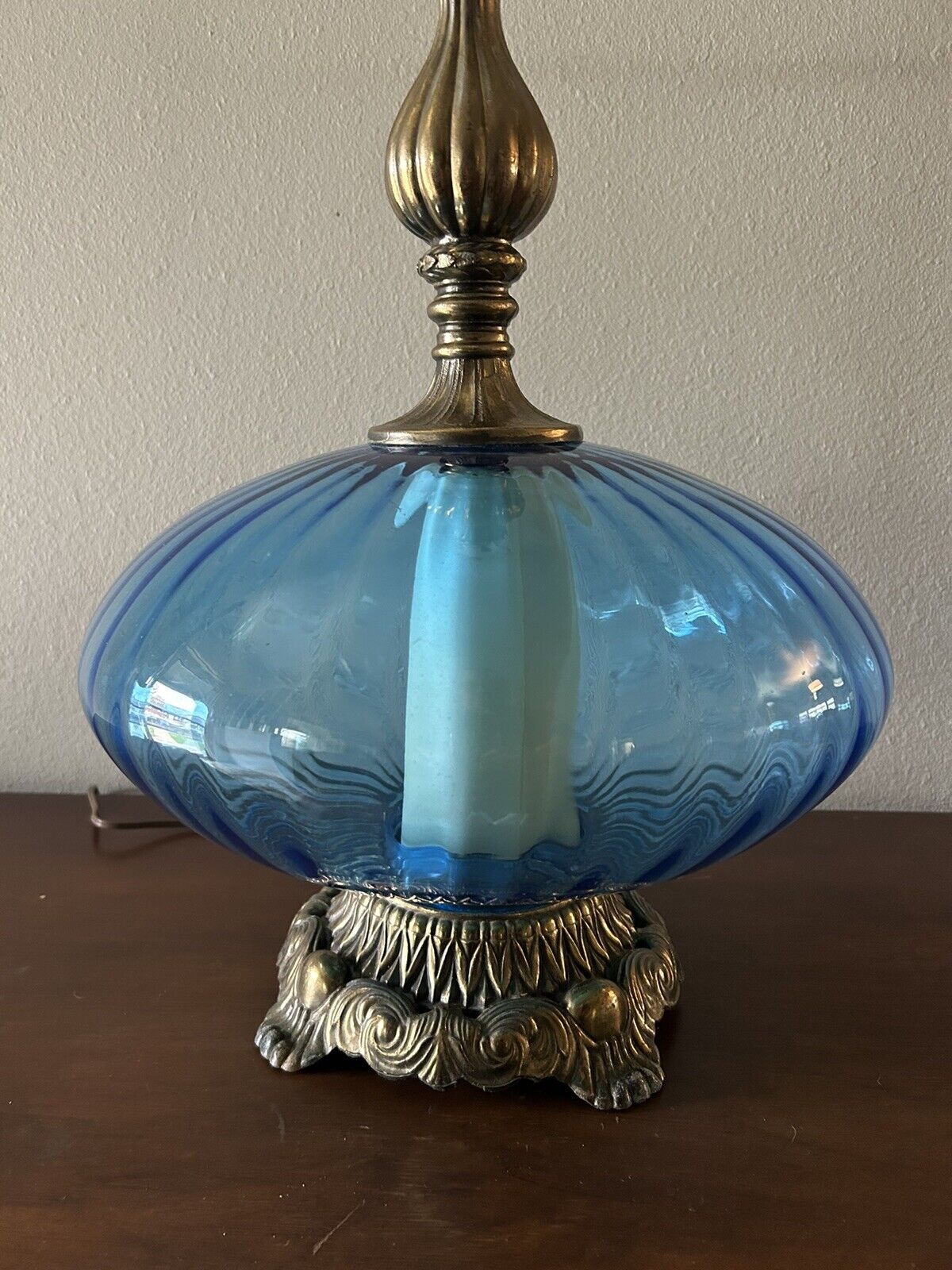 Beautiful MCM Vintage Blue Glass Globe Hollywood Regency Mid Century Lamp