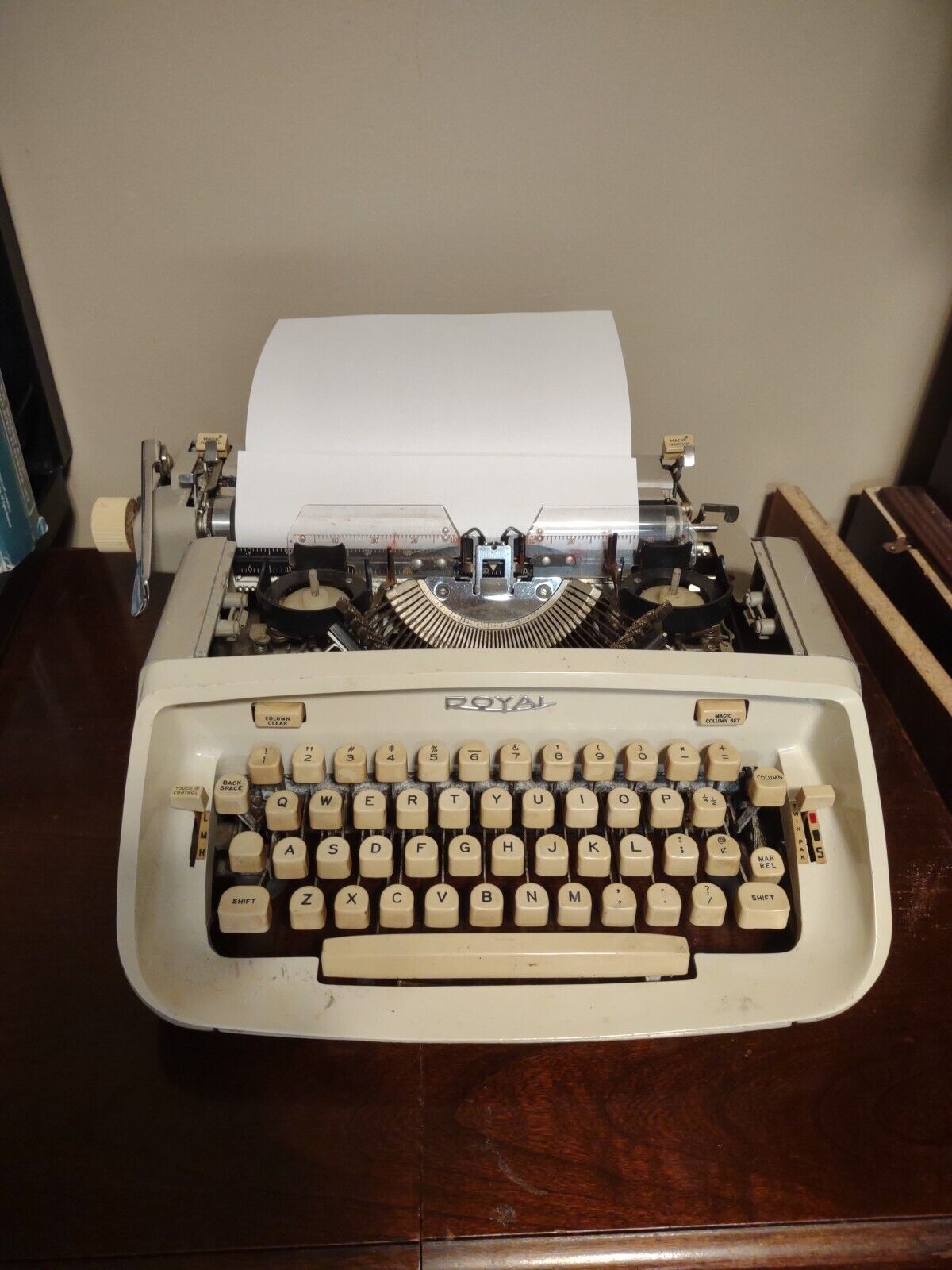 Vintage 1960's Royal Safari Manual Typewriter 