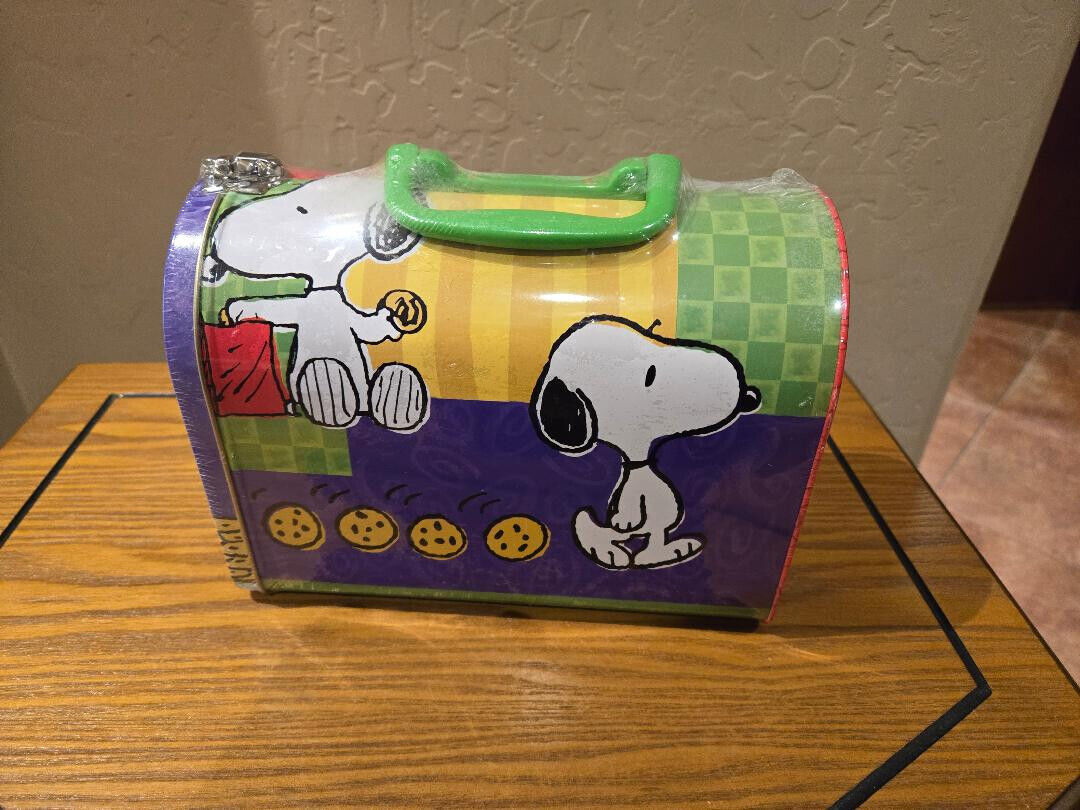 New Peanuts Snoopy Mailbox Purse