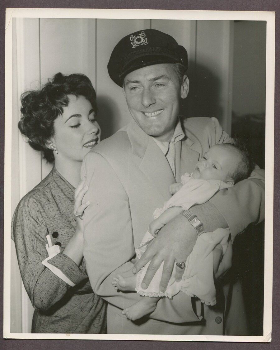 ELIZABETH TAYLOR First Child Michael Wilding Jr 1953 ORIGINAL Photo J1468