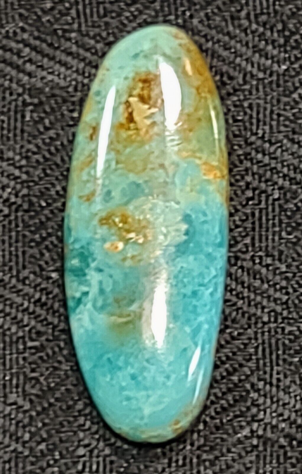 29cts.  Turquoise Box Canyon Beautiful Colors Really Nice Oval Cabochon.