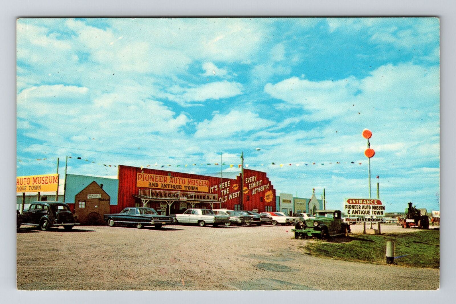 Murdo SD-South Dakota, Pioneer Auto Museum Vintage Souvenir Postcard