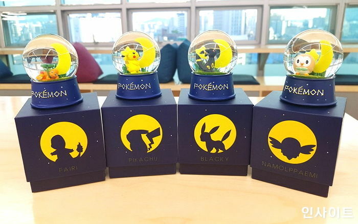 Pokemon X Lotteria Moon Light Edition Snow Globe Set of 4 + Pikachu Bulbasaur