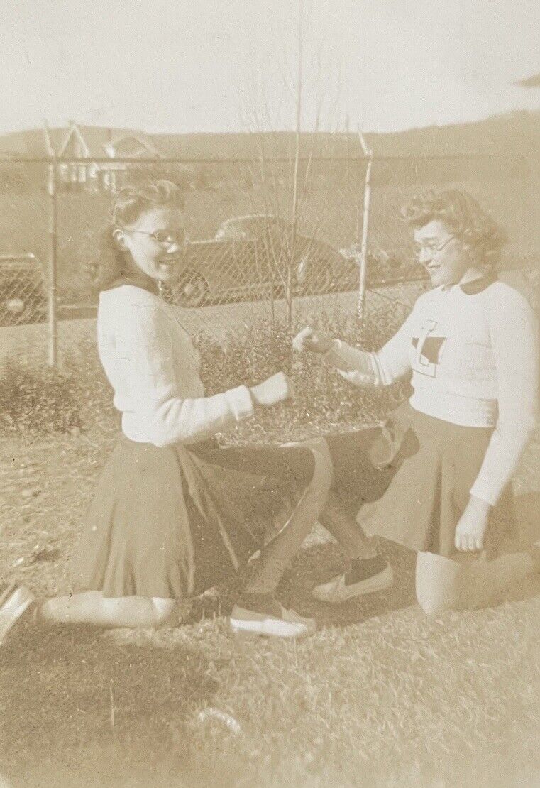 Original Vintage Photo 1940s Cheerleaders Young Women Cheer Uniforms
