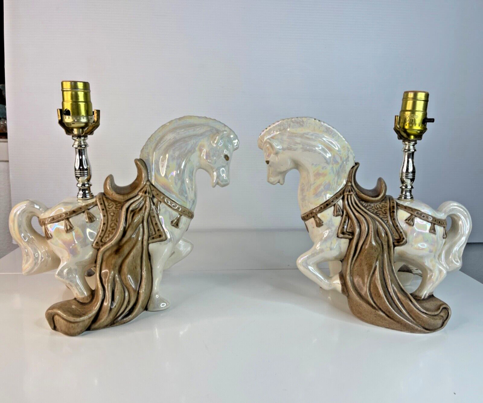 2 Arnels Ceramic Trojan Horse Table Lamps White Iridescent Glaze Mid Century VTG