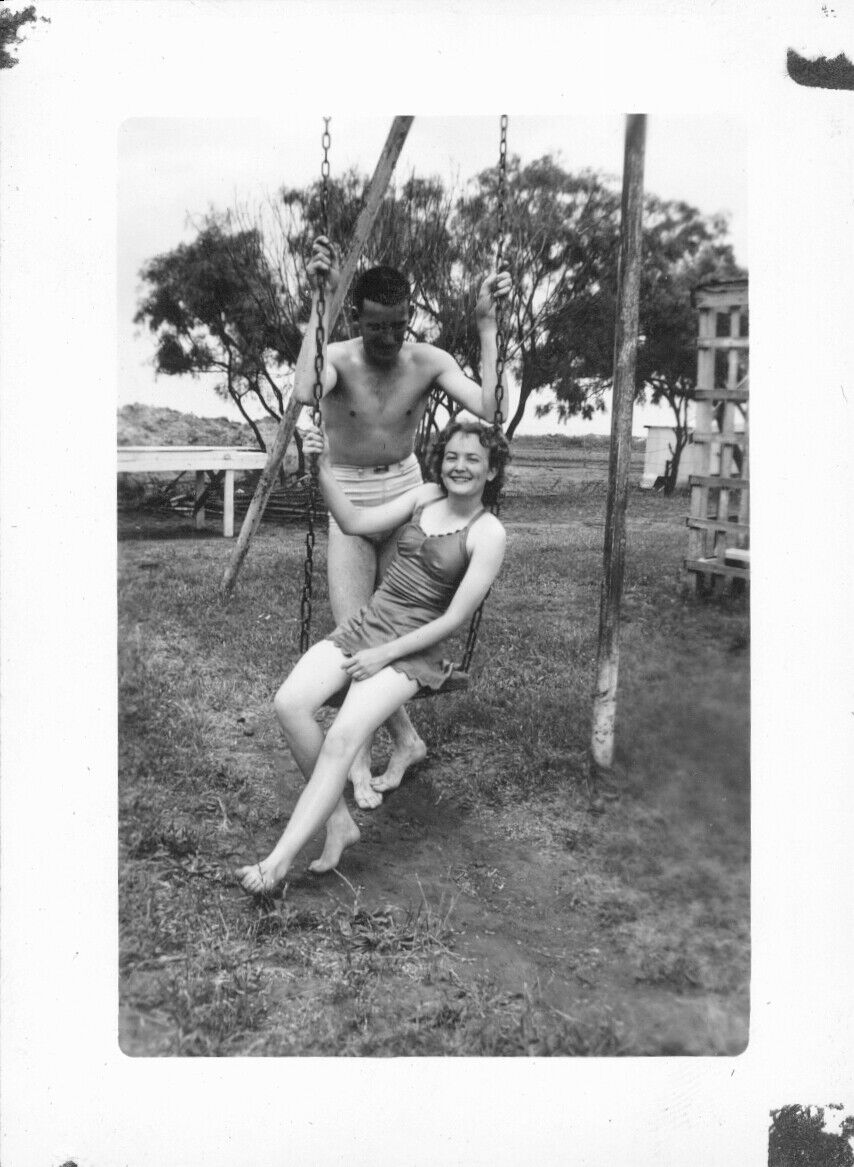1941 US Army Camp Lee, VA soldier\'s Photo  with pretty gal in swim suit