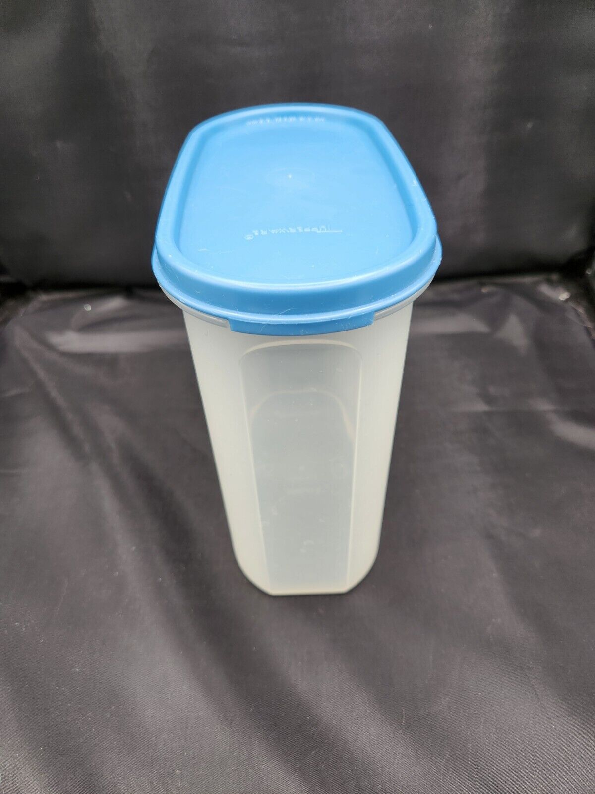 Tupperware 7 1/4 Cup Modular Mates 1613-7 Storage Container with Blue Lid